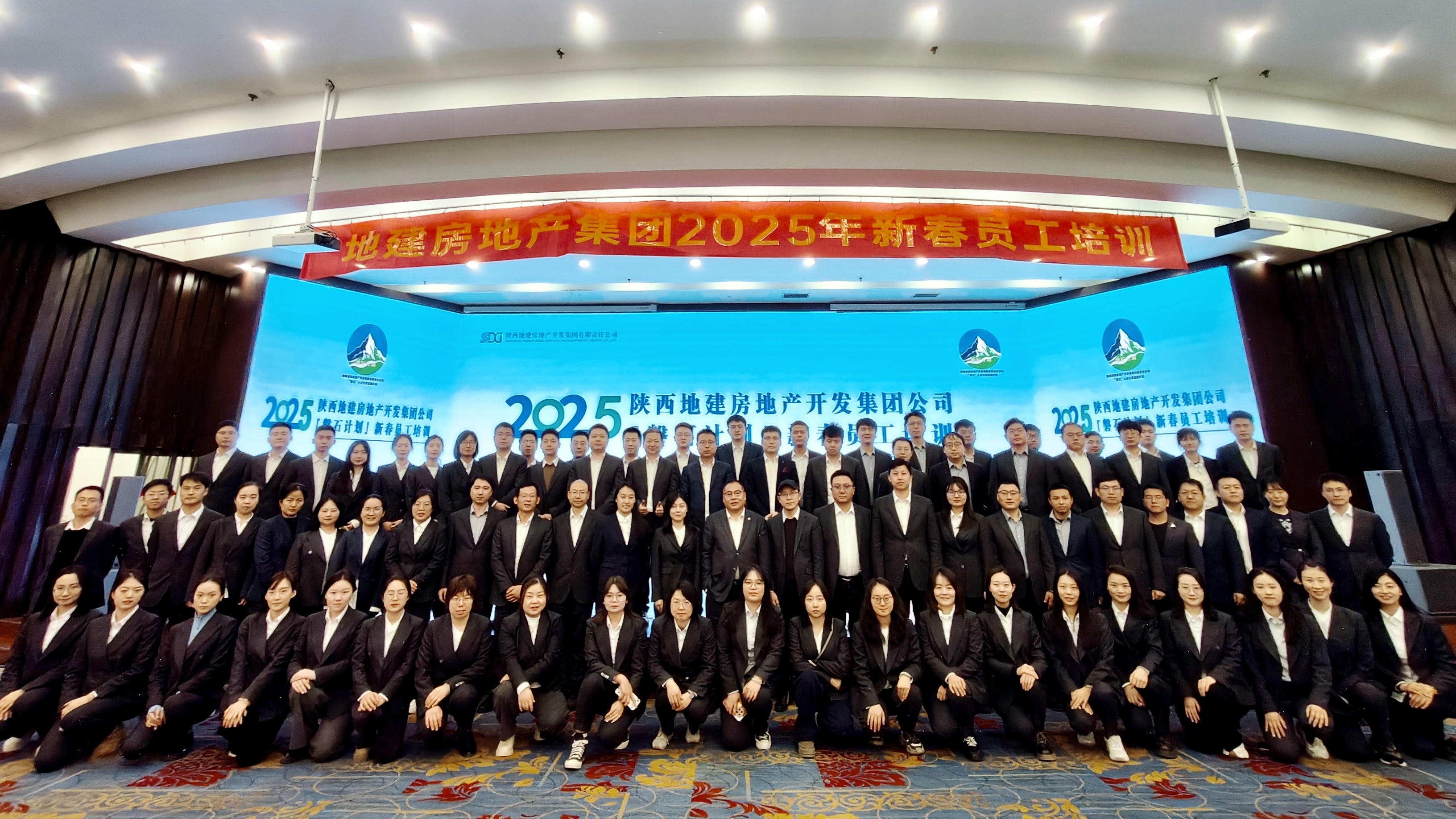 公司大合照 (1)_看图王.jpg